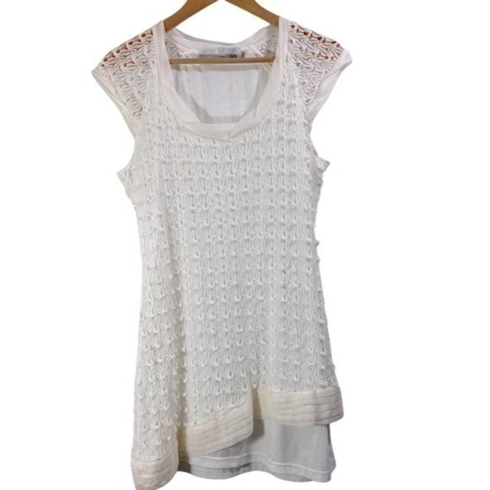 Miilla Sleeveless Tunic Tank Top Size M
Color Off-White